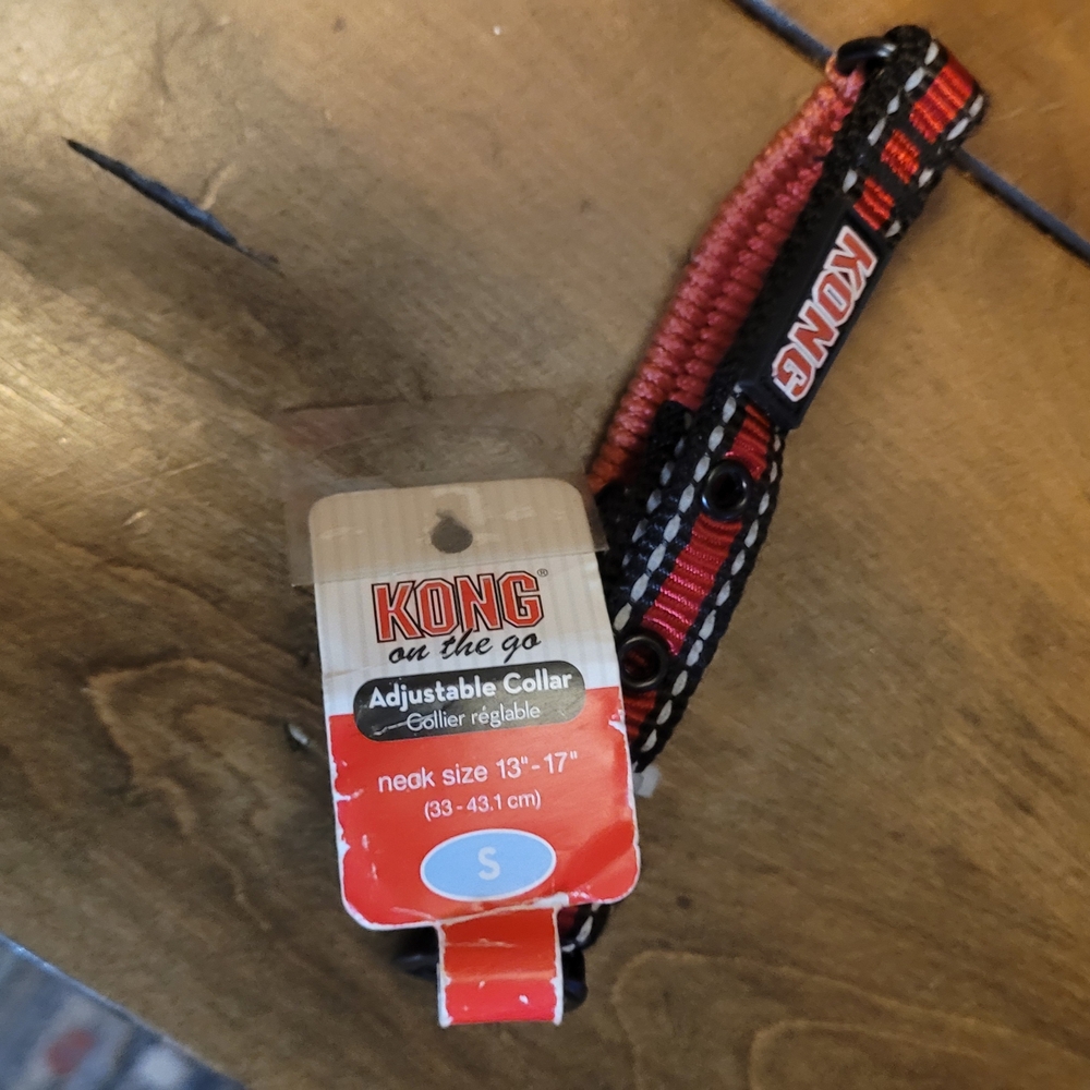 KONG On The Go Adjustable Collar - Red and Black